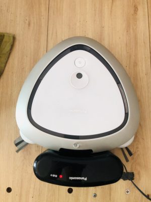 Có nên mua robot hút bụi?