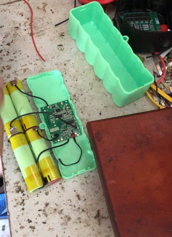 Đóng và làm lại tất cả các loại pin robot hút bụi, máy hút bụi cầm tay. 3 Làm lại pin robot hút bụi iRobot