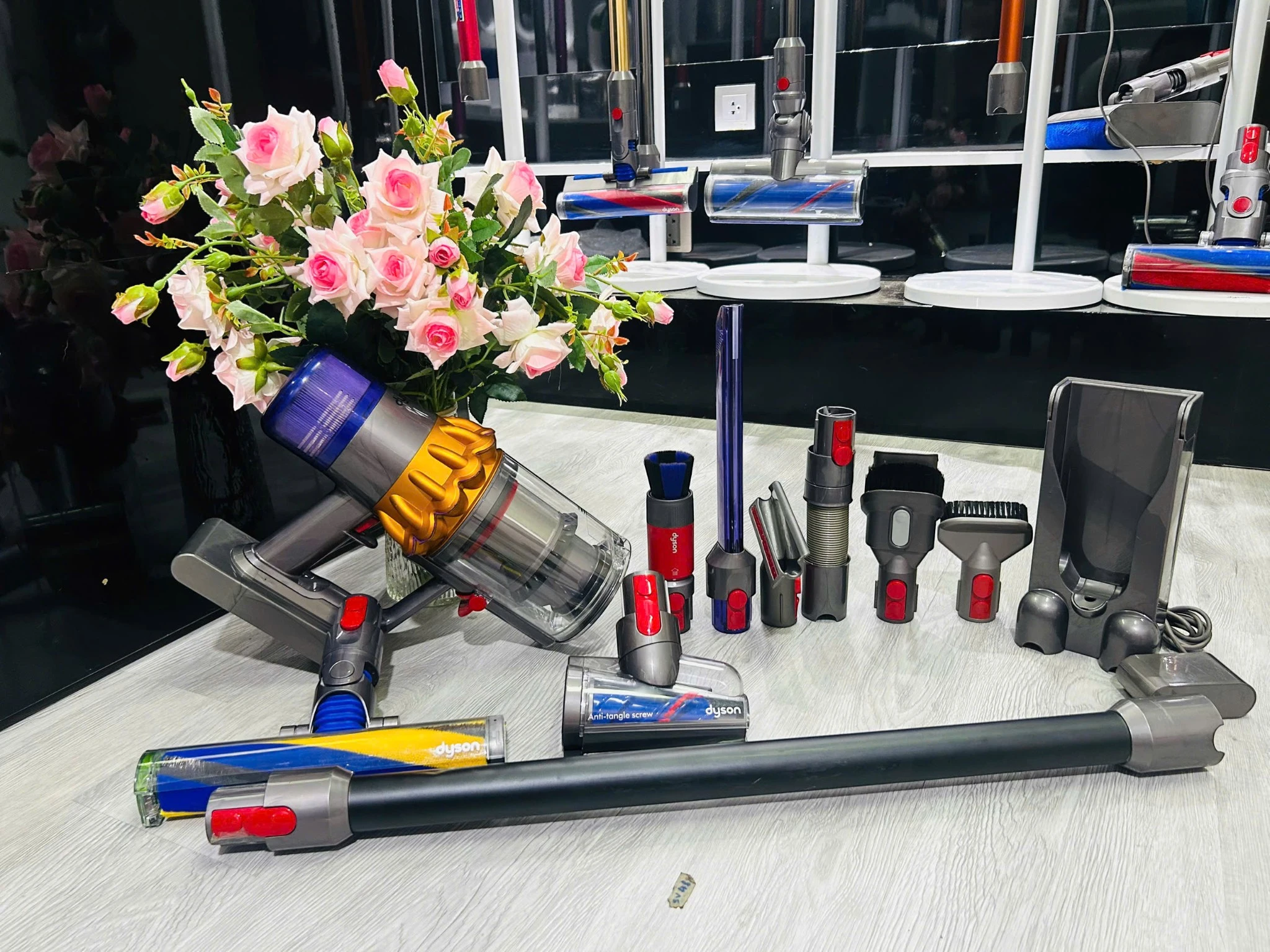 Máy hút bụi cầm tay Dyson V15 Detect Laser - Đếm Từng Hạt Bụi 5 Máy hút bụi cầm tay Dyson V15 Detect Laser - Đếm Từng Hạt Bụi - Ảnh 3