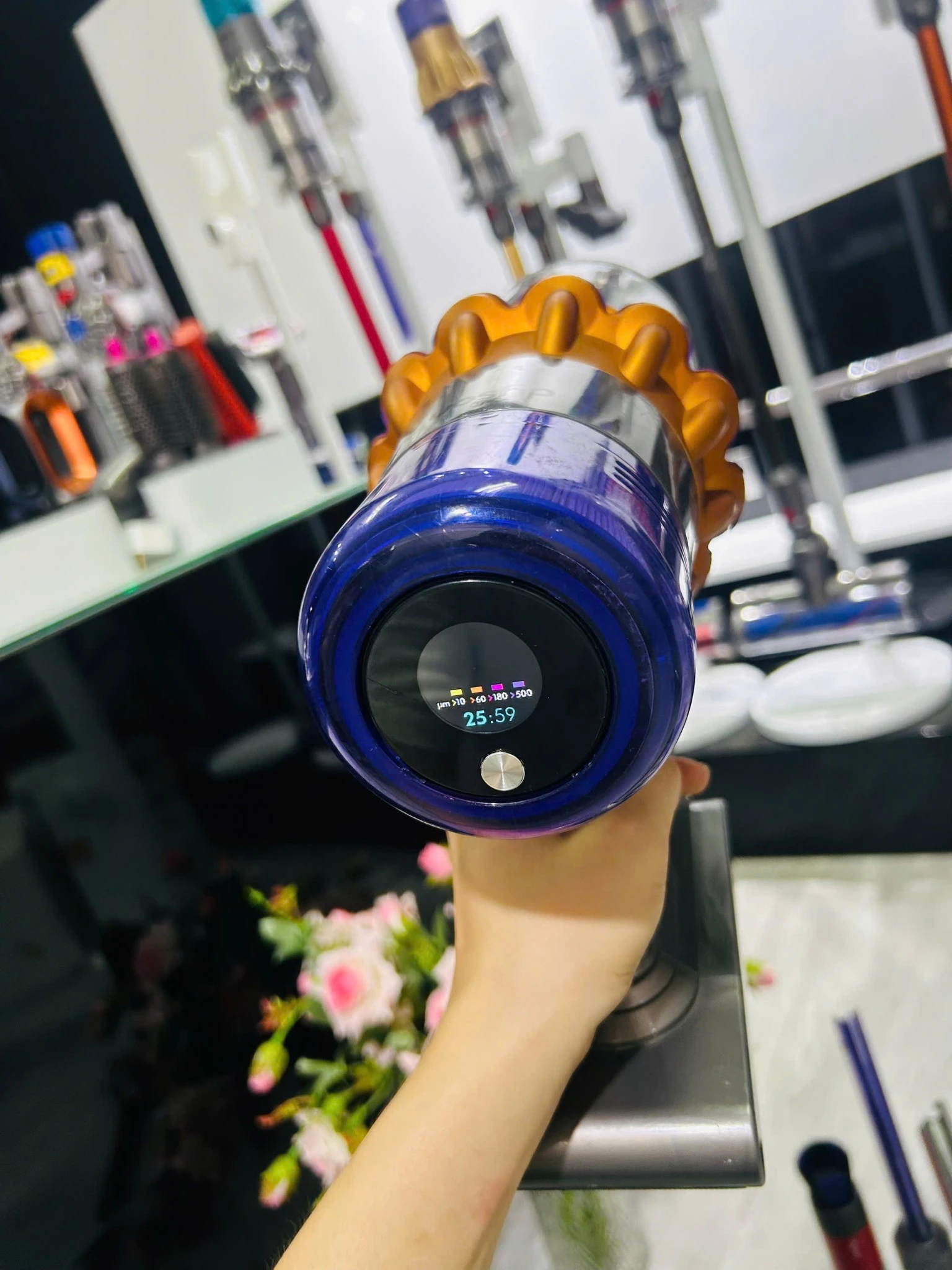 Máy hút bụi cầm tay Dyson V15 Detect Laser - Đếm Từng Hạt Bụi 9 Máy hút bụi cầm tay Dyson V15 Detect Laser - Đếm Từng Hạt Bụi - Ảnh 7