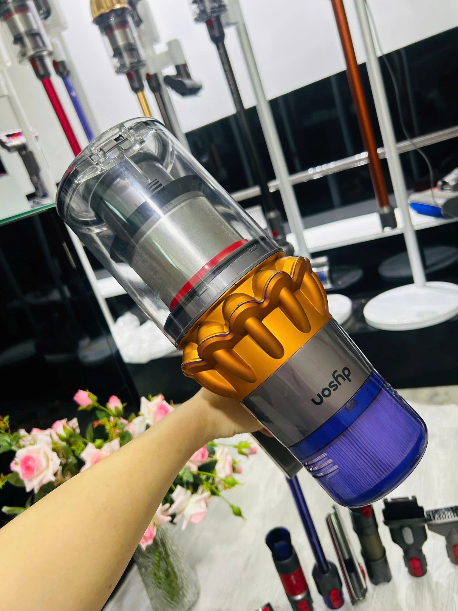 Máy hút bụi cầm tay Dyson V15 Detect Laser - Đếm Từng Hạt Bụi 6 Máy hút bụi cầm tay Dyson V15 Detect Laser - Đếm Từng Hạt Bụi - Ảnh 4