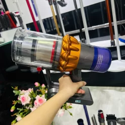 Máy hút bụi cầm tay Dyson V15 Detect Laser - Đếm Từng Hạt Bụi 17 z7816310015494 ebe6640db92905135272810881d07cb6 Photoroom