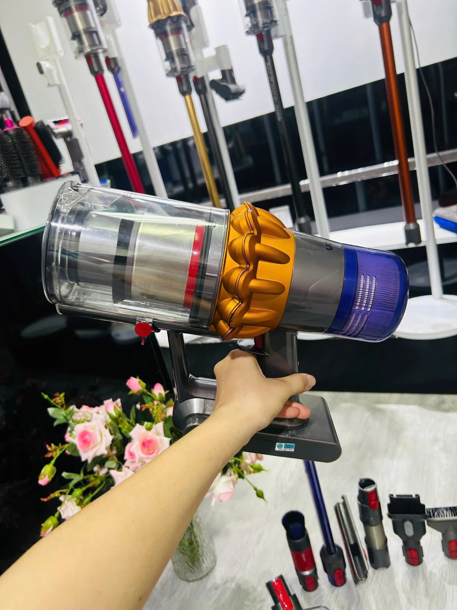 Máy hút bụi cầm tay Dyson V15 Detect Laser - Đếm Từng Hạt Bụi 7 Máy hút bụi cầm tay Dyson V15 Detect Laser - Đếm Từng Hạt Bụi - Ảnh 5