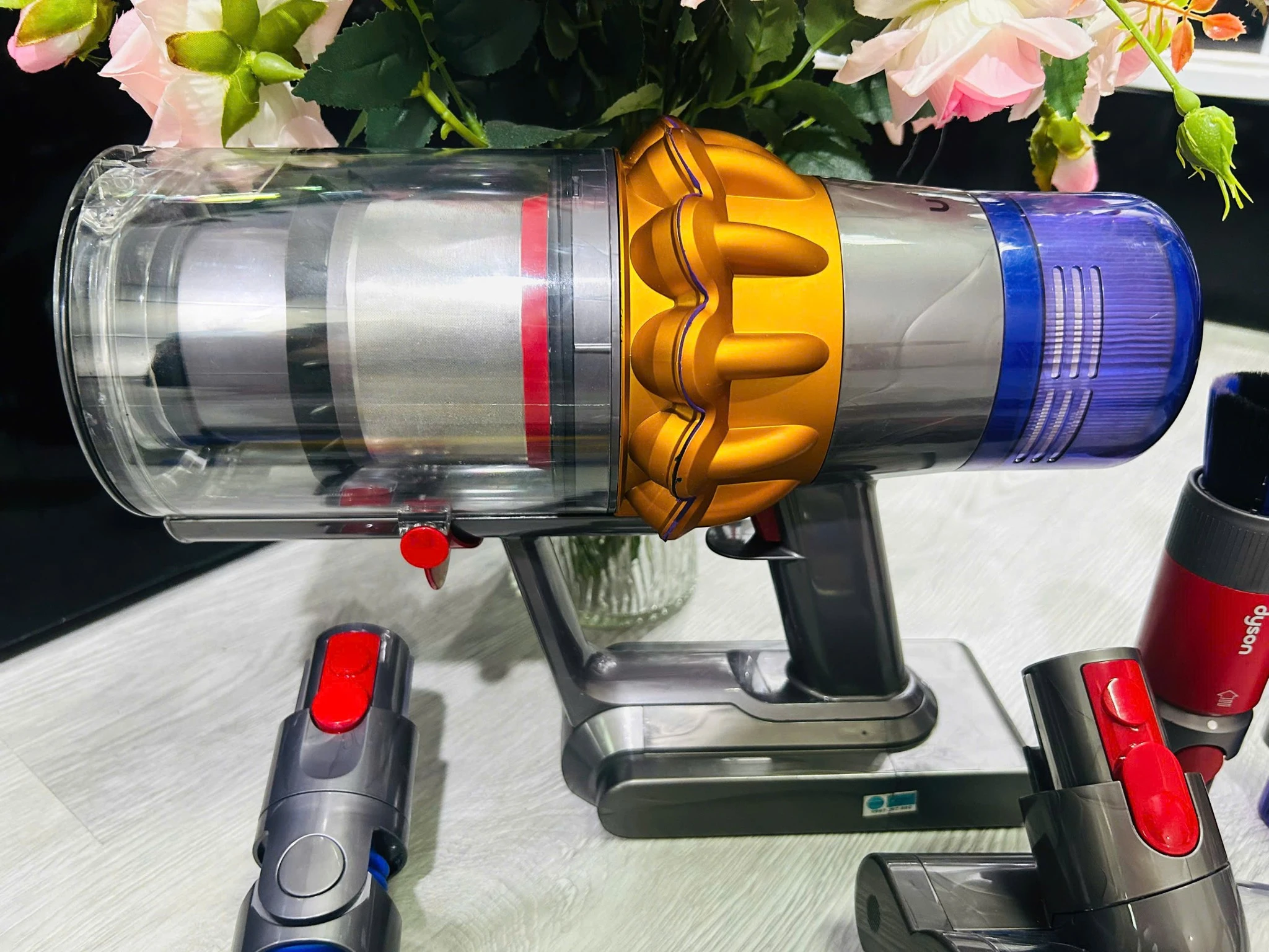Máy hút bụi cầm tay Dyson V15 Detect Laser - Đếm Từng Hạt Bụi 8 Máy hút bụi cầm tay Dyson V15 Detect Laser - Đếm Từng Hạt Bụi - Ảnh 6