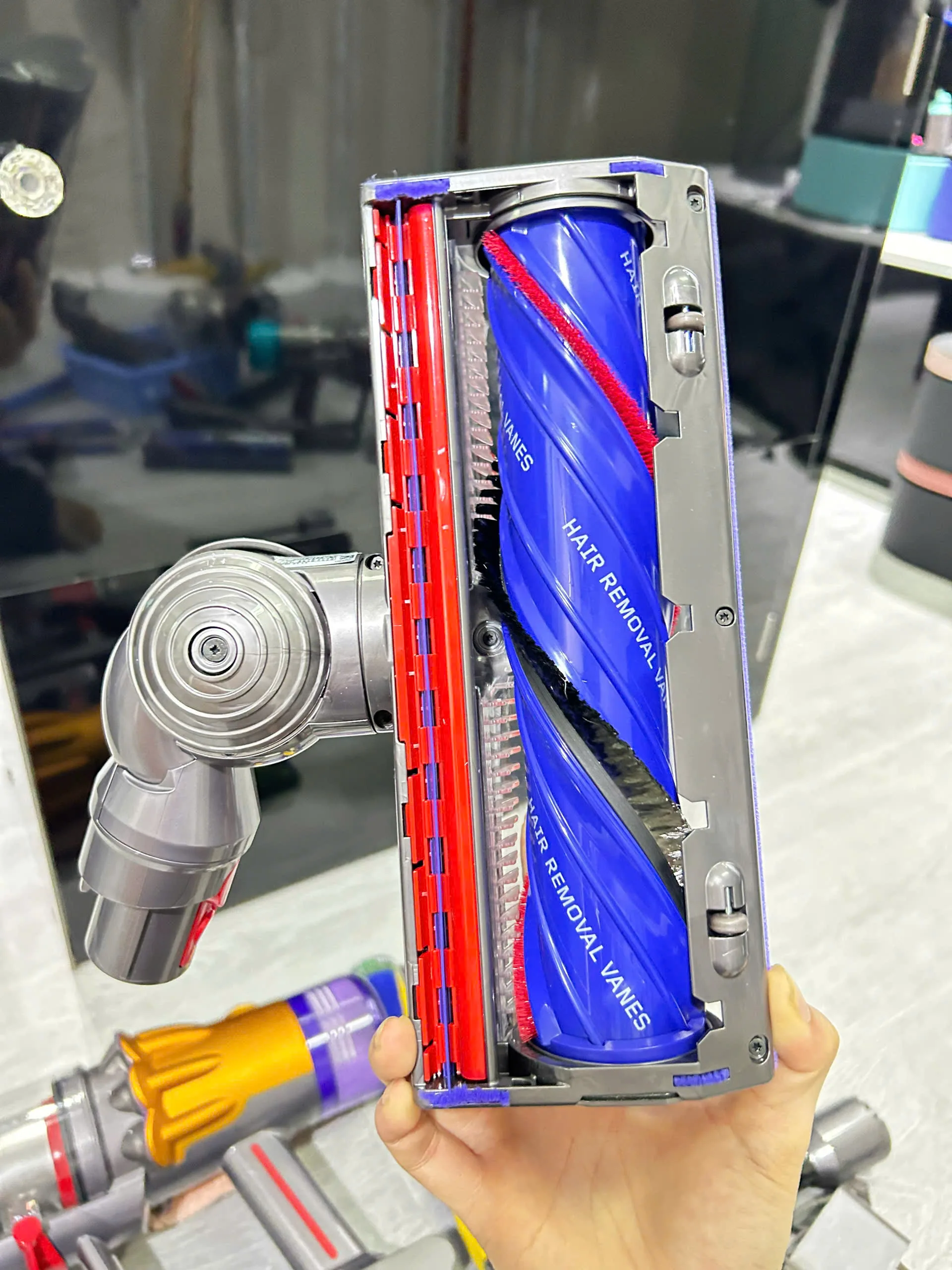 Máy hút bụi Dyson V12 Detect Slim Absolute - Làm Sạch Tuyệt Đối 8 Máy hút bụi Dyson V12 Detect Slim Absolute - Làm Sạch Tuyệt Đối - Ảnh 7
