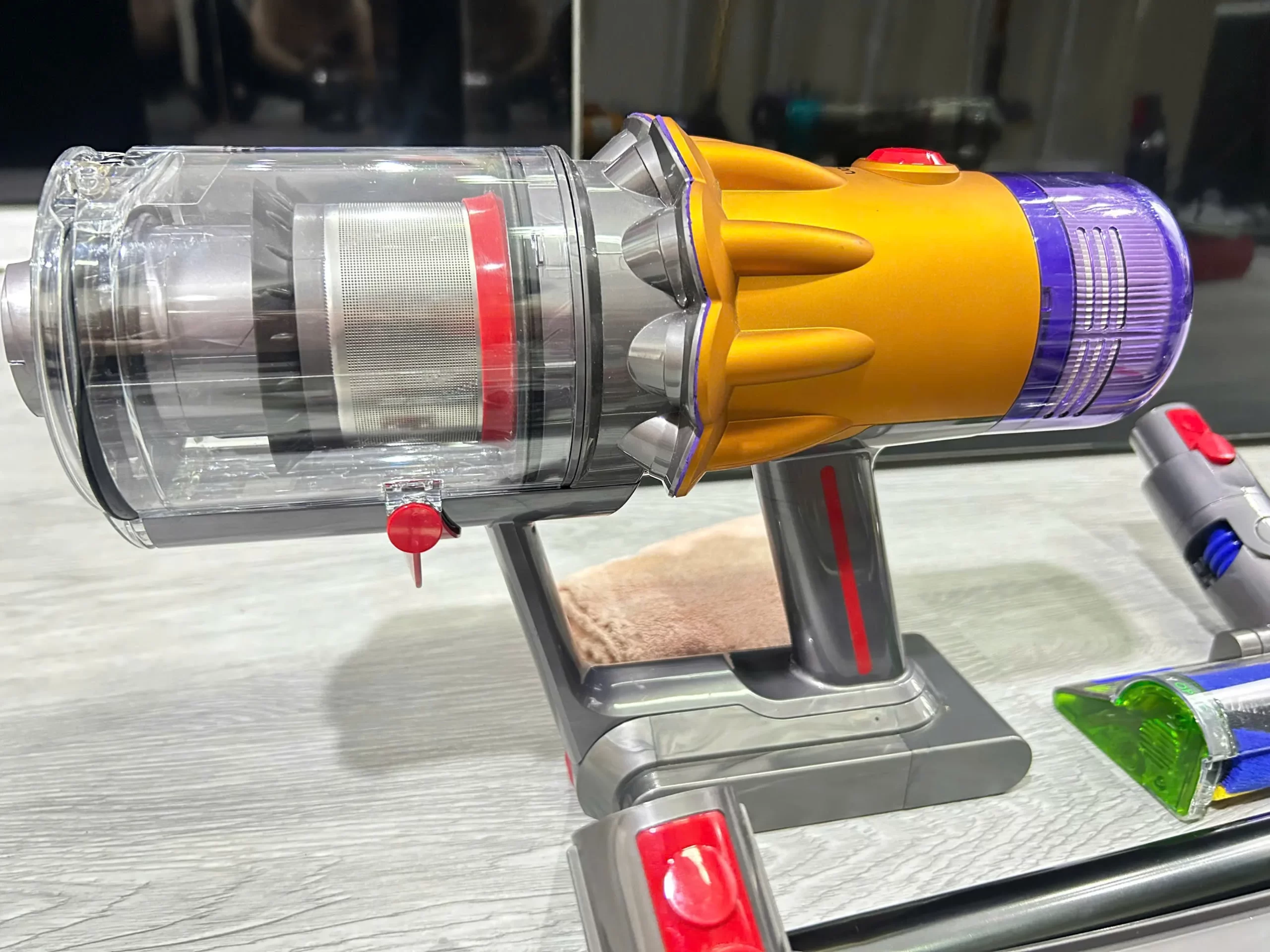 Máy hút bụi Dyson V12 Detect Slim Absolute - Làm Sạch Tuyệt Đối 5 Máy hút bụi Dyson V12 Detect Slim Absolute - Làm Sạch Tuyệt Đối - Ảnh 4