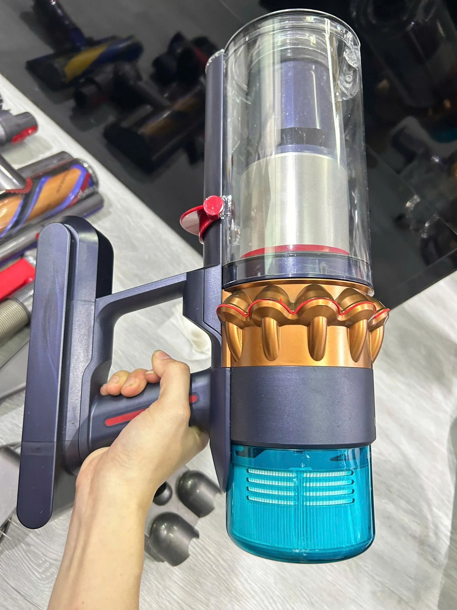Máy hút bụi không dây Dyson Gen5 Detect Laser - Siêu Hút Bụi 2026 15 Máy hút bụi không dây Dyson Gen5 Detect Laser - Siêu Hút Bụi 2026 - Ảnh 13