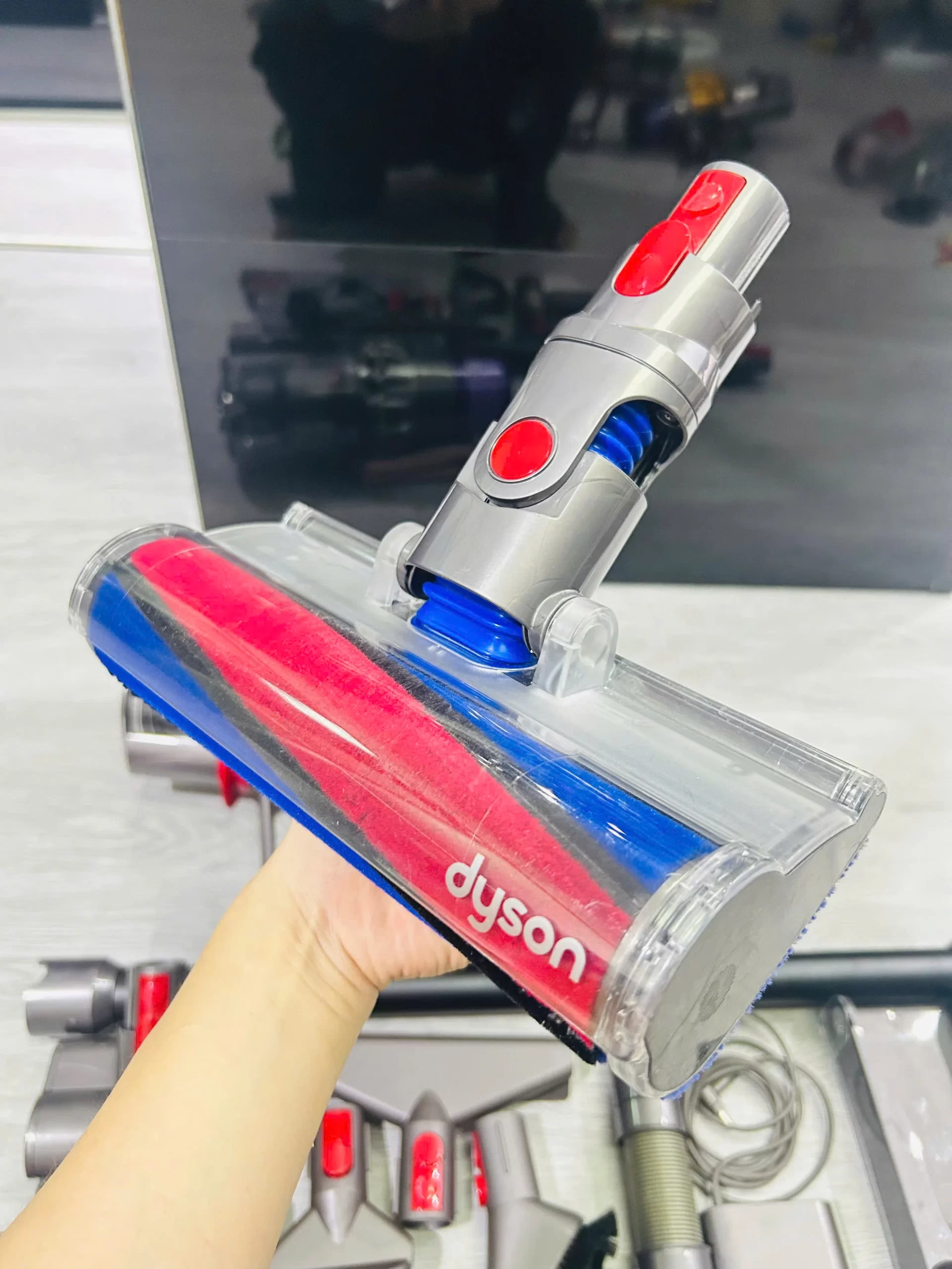 Máy Hút Bụi Không Dây Dyson V10 Fluffy 10 Máy Hút Bụi Không Dây Dyson V10 Fluffy - Ảnh 8