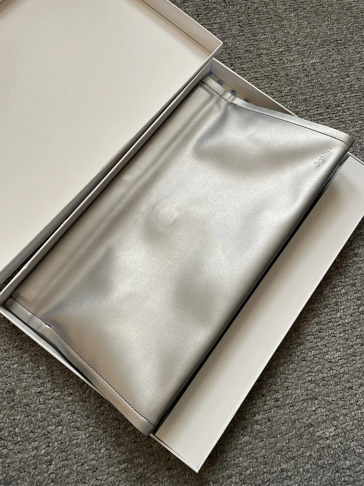 Túi Đựng Máy Sấy Tóc Dyson Chính Hãng Màu Platinum 5 Túi Đựng Máy Sấy Tóc Dyson Chính Hãng Màu Platinum - Ảnh 4