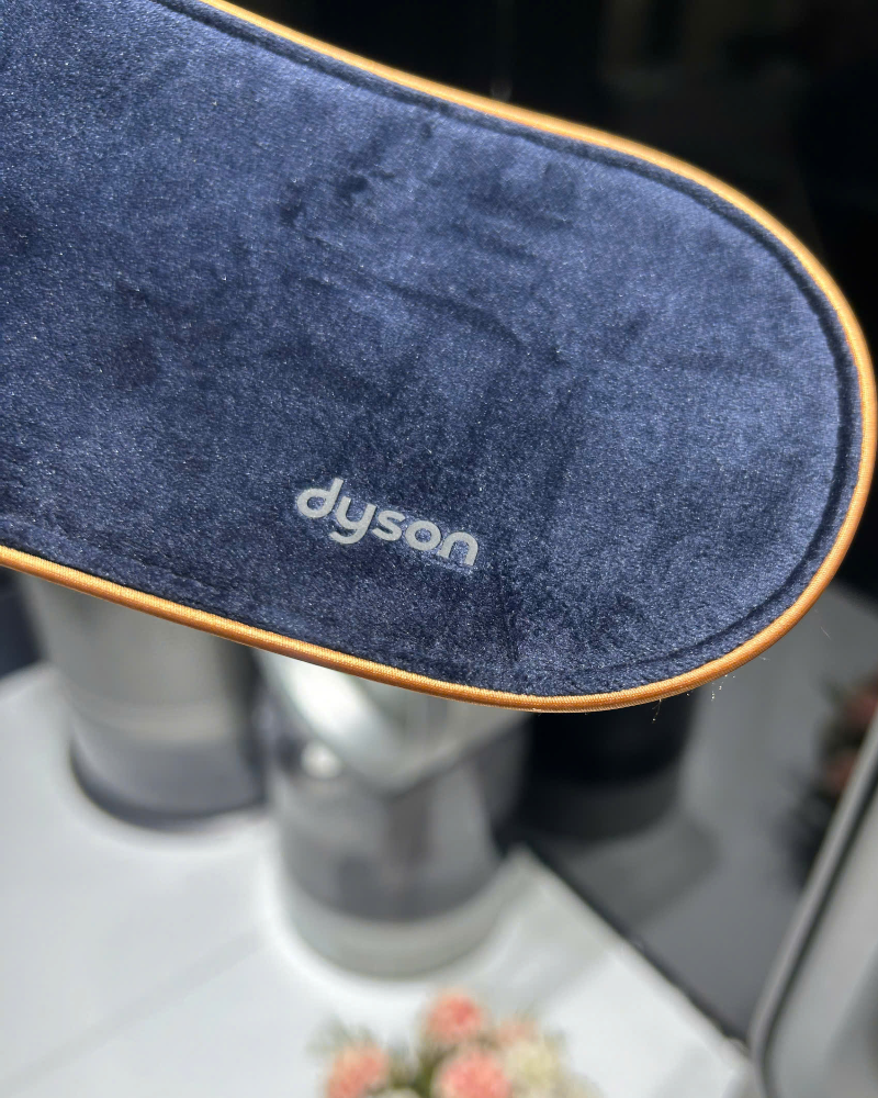 Thảm nhung chịu nhiệt cho máy sấy duỗi Dyson Airstrait Velvet heat-resistant mat 5 Thảm nhung chịu nhiệt cho máy sấy duỗi Dyson Airstrait Velvet heat-resistant mat - Ảnh 3